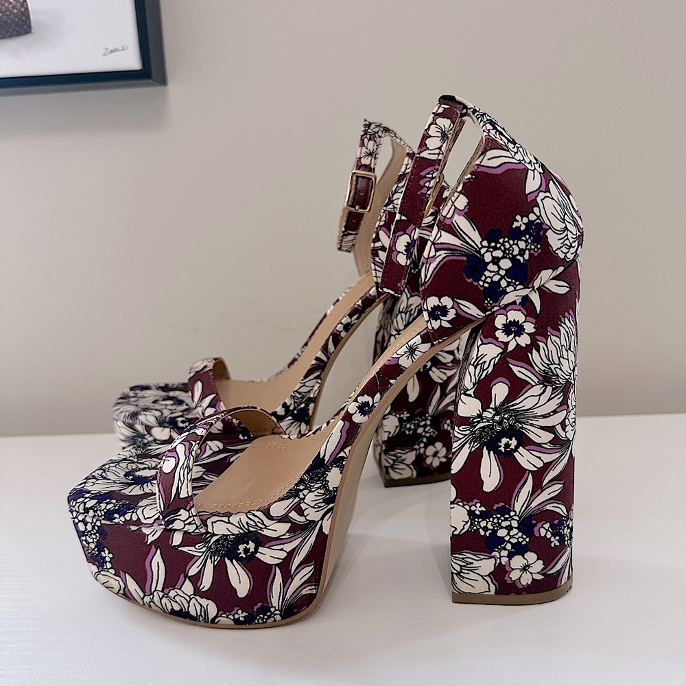 Express, Floral Platform Heeled Sandals, size 7 (37). Floral Heeled, Open toes.